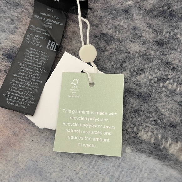 NWT Plaid Scarf, Oversized, soft, green and blue OS - Picture 8 of 8